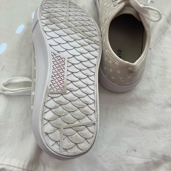 Torrid cream with white polka dots lace up sneakers in great condition. Size 8WW - Picture 2 of 5